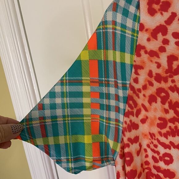 American Curvy Size 1X dress in bright & vibrant colors - Picture 5 of 6